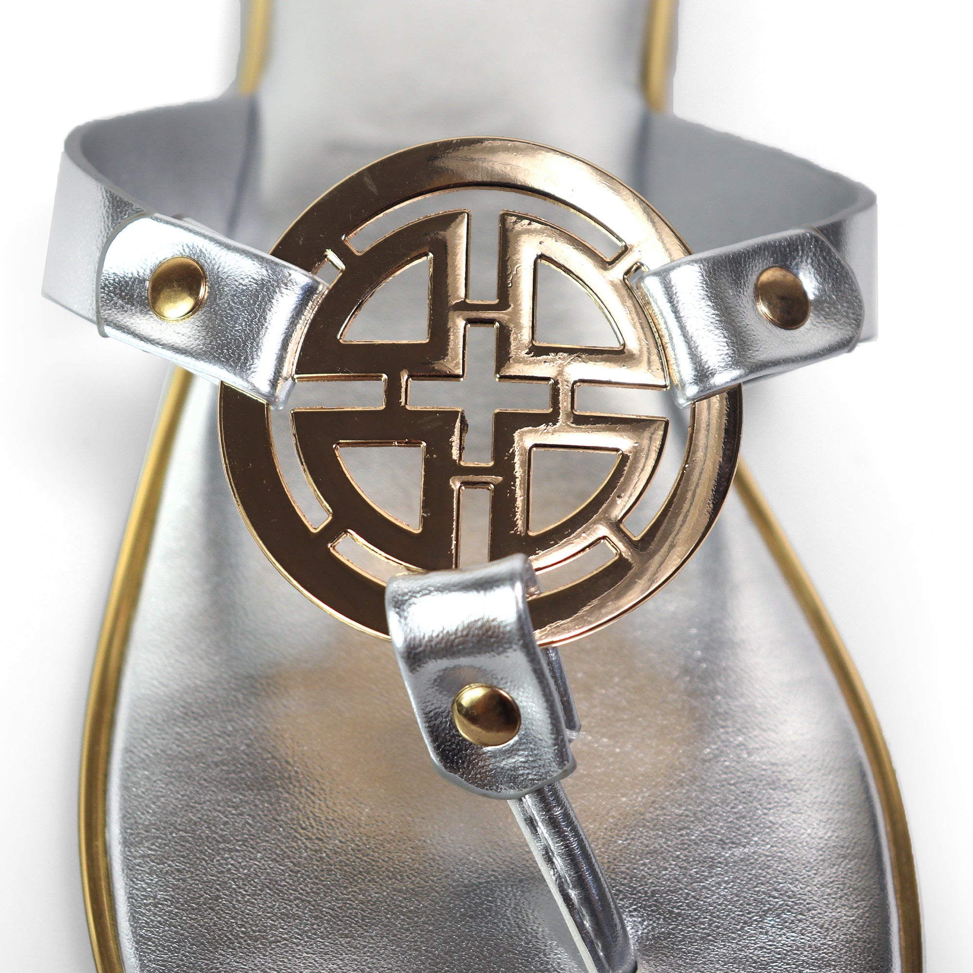 AMRIT-1 METALLIC GEOMEtRIC PENDANT THOUNG SLIDE SANDALS SILVER