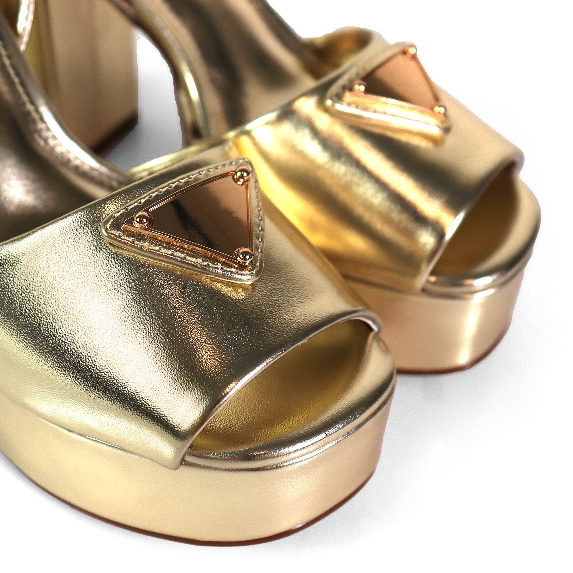 CHELSIA-1 ROUND OPEN ANKLE STRAP W/CHUNCKY HEEL GOLD