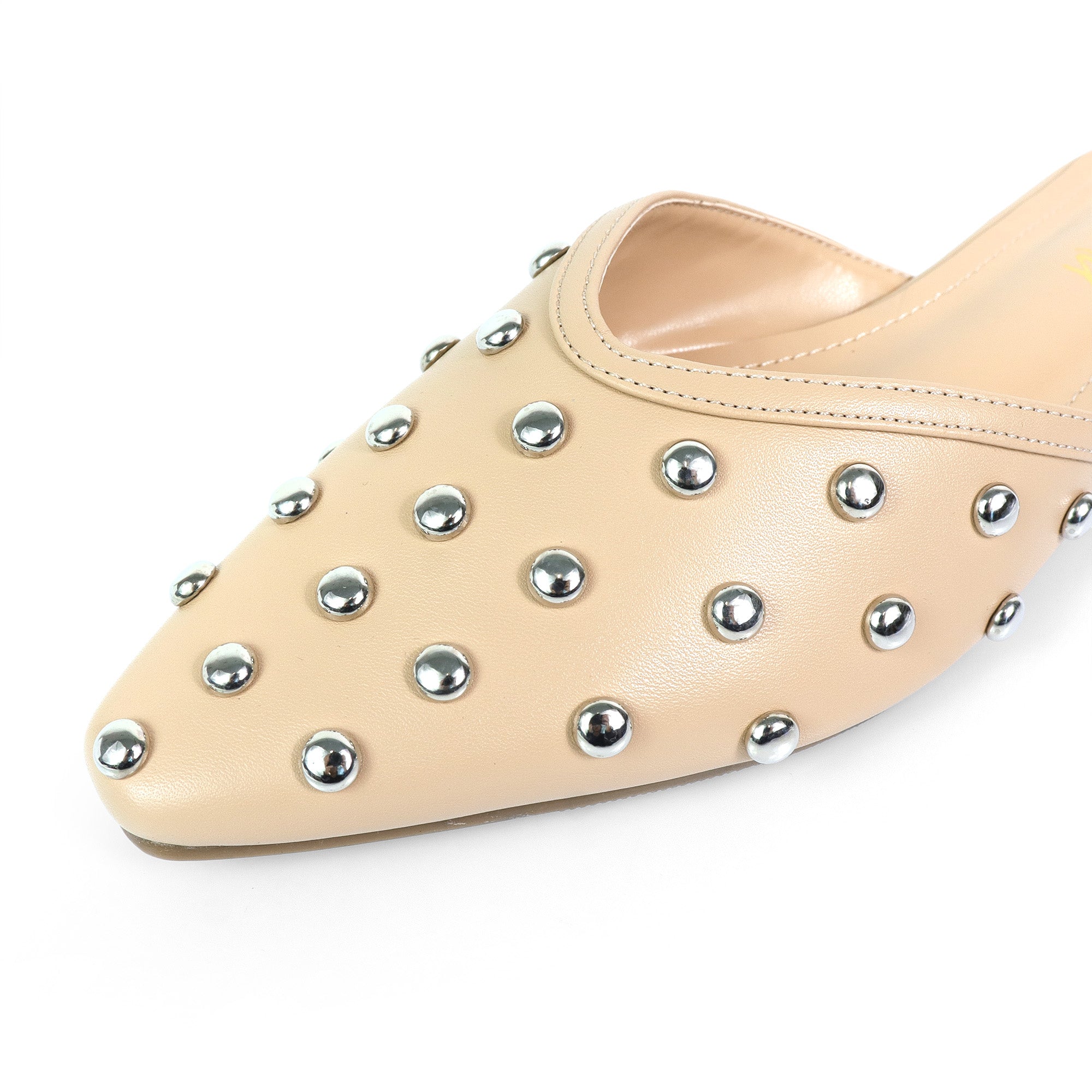 CHESS-1 STUDDED MULE FLAT BEIGE
