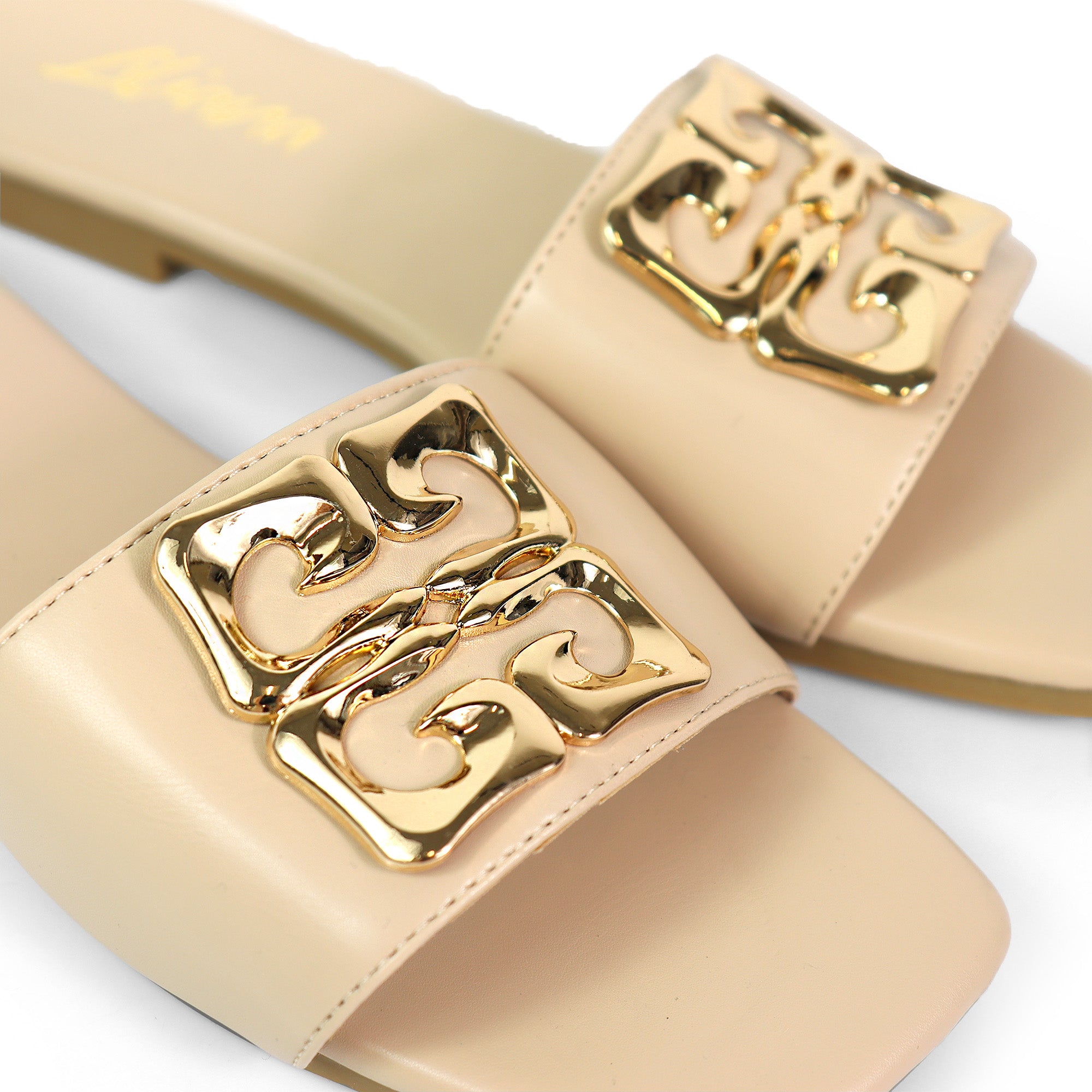 HAYDEN-3 MATEL BUCKLE SLIDE, NUDE