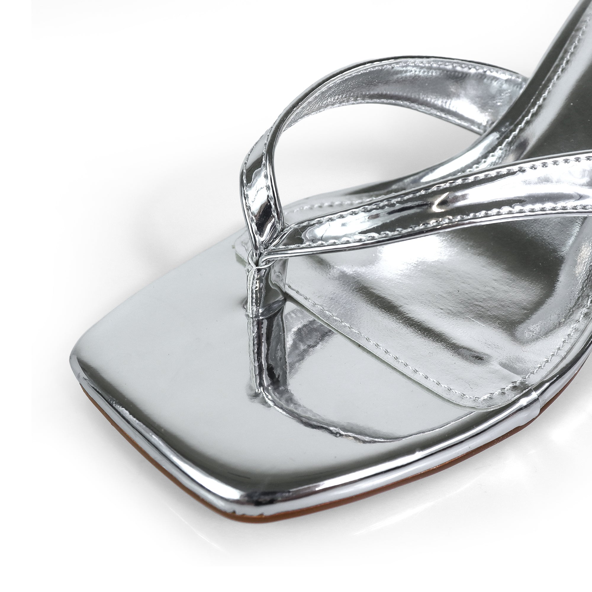 JIN-1 PATENT THONG KITTEN HEEL SILVER