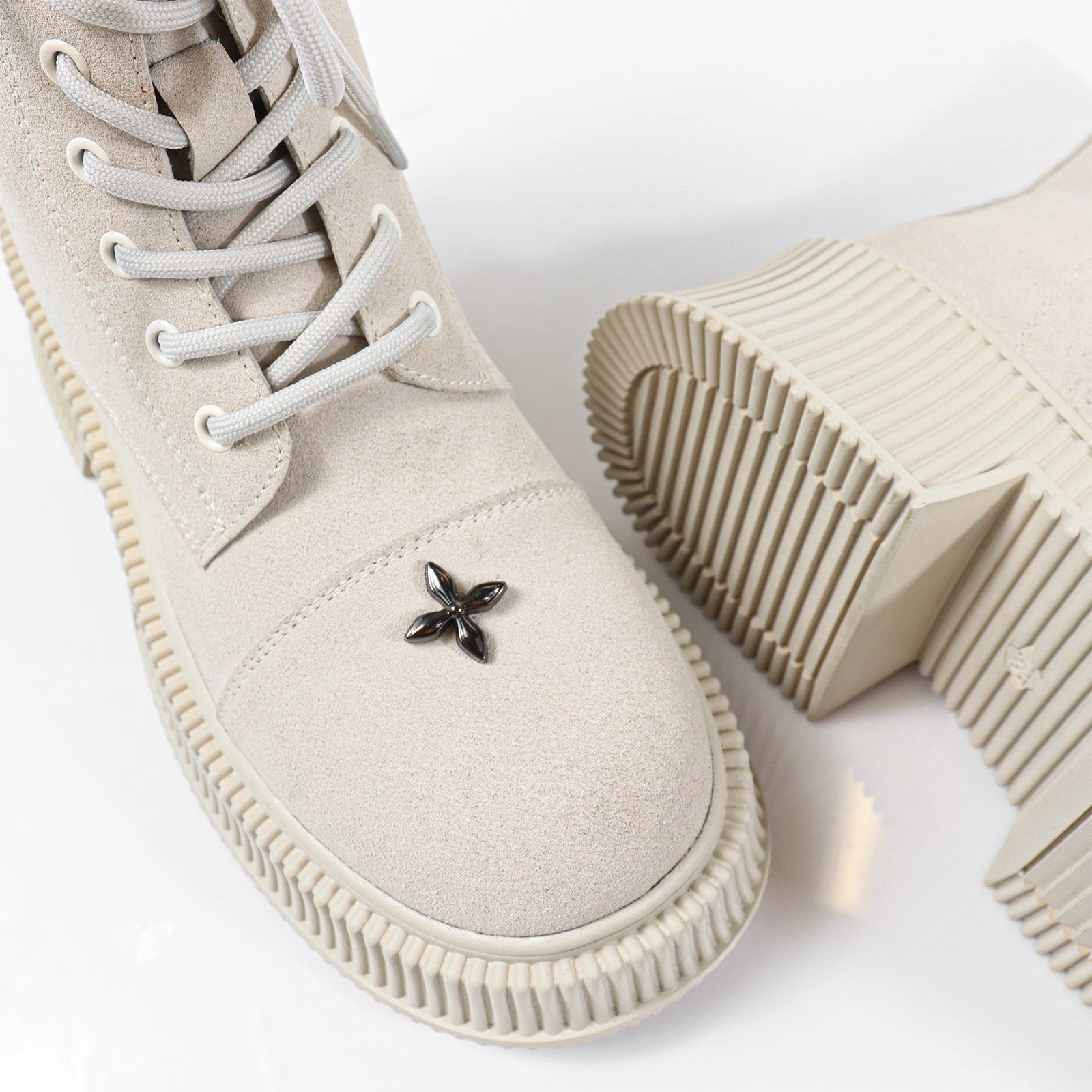 JUDAH-1 ROUND TOE LACE UP CROSS FLOWER DETAIL W/ANKLE DESERT BOOTI BONE
