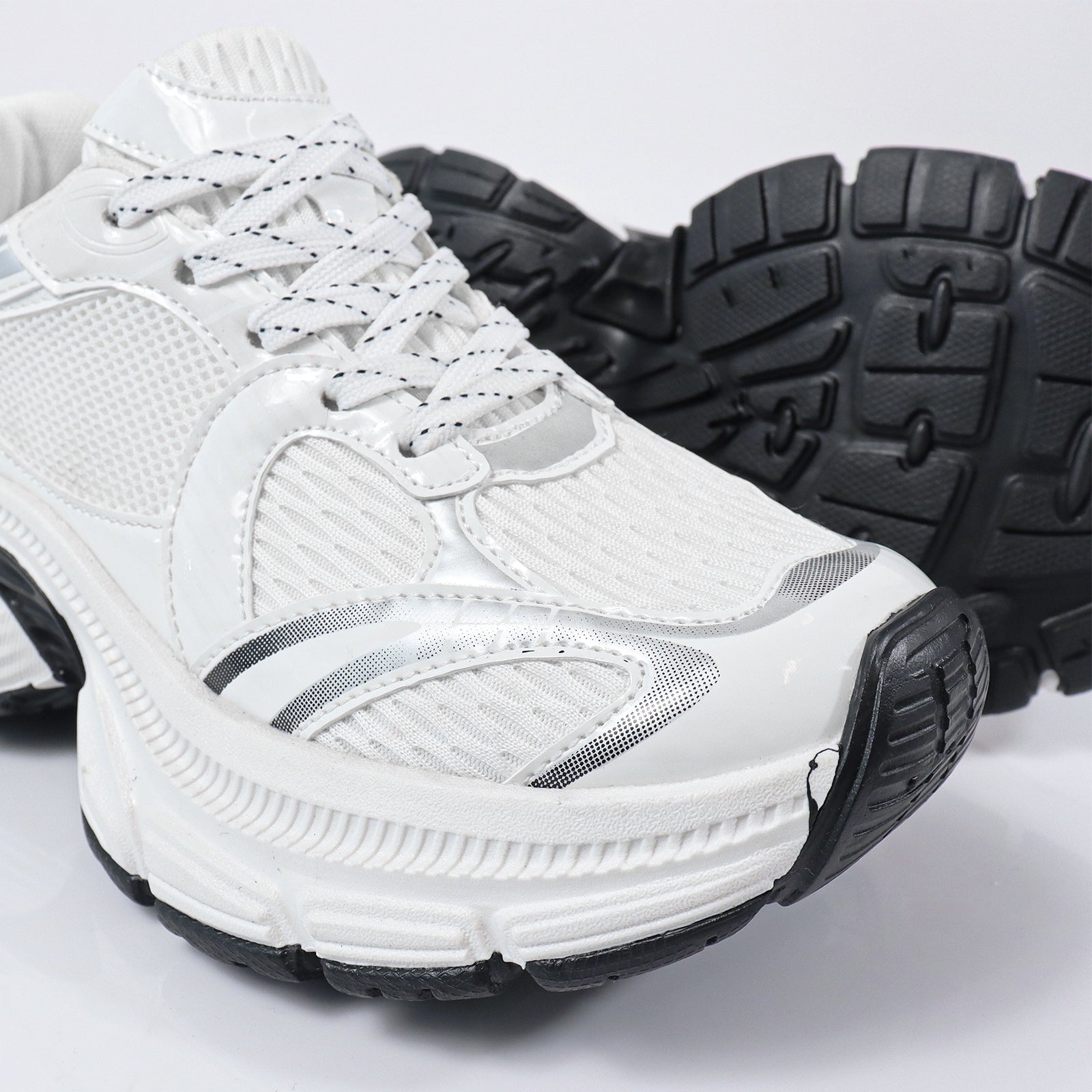 KIAH-1 SPORTS BREATHABLE SNEAKER W/CHUNCKY OUTSOLE WHIT