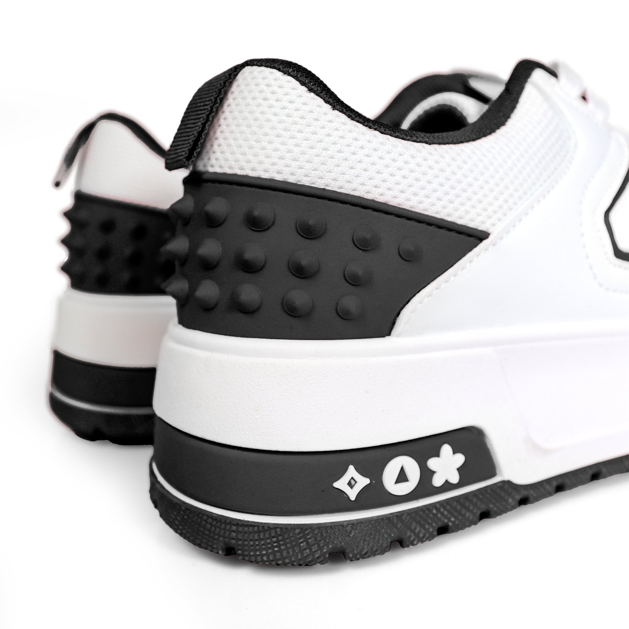 LANDA-3 CLASSIC WHITE SNEAKER SPIKE DETAIL W/ THICK PLATFORM WHITE/BLACK