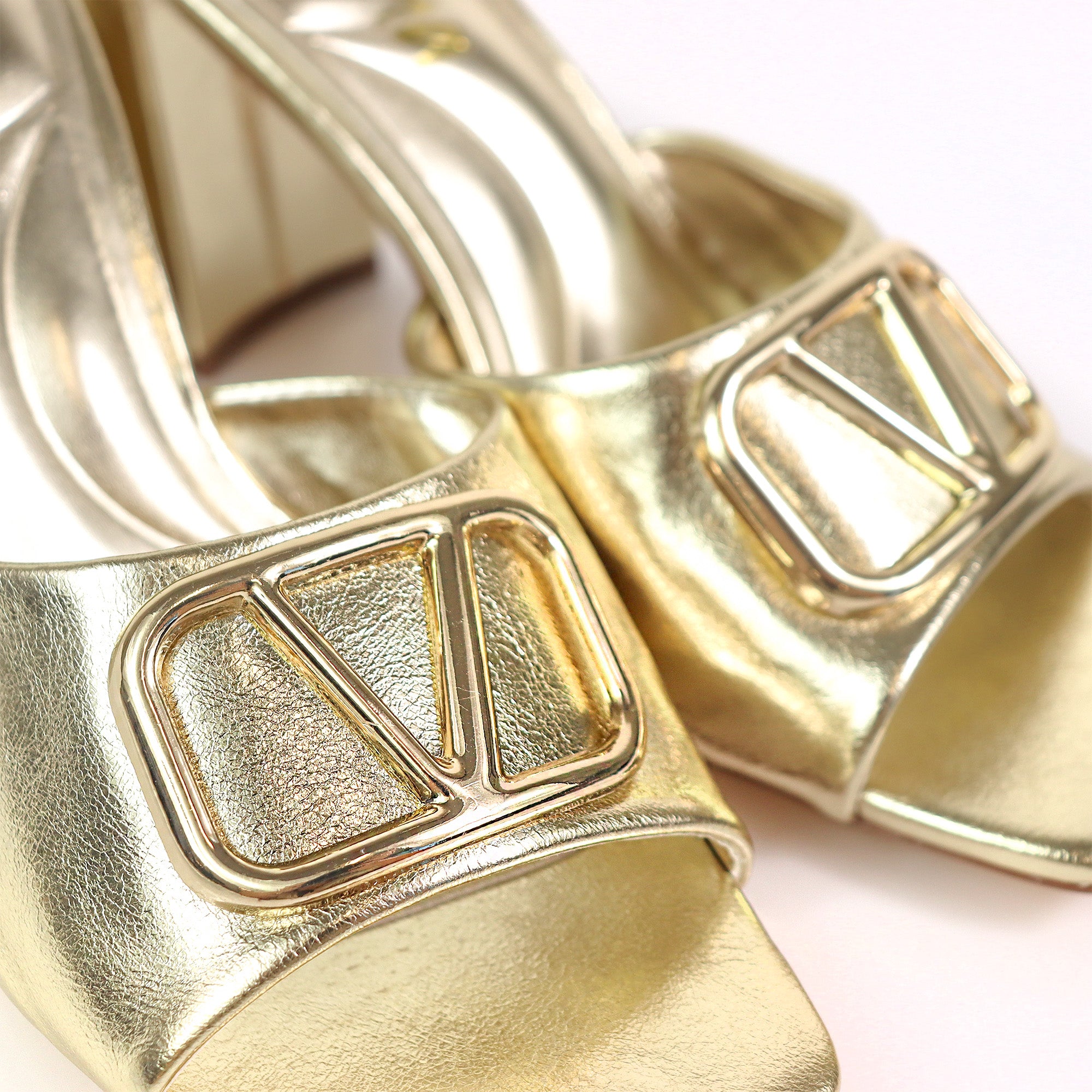 LEANA-56 CONFORT INSOLE BUCKLE MULE W/ CHUNKY HEEL GOLD