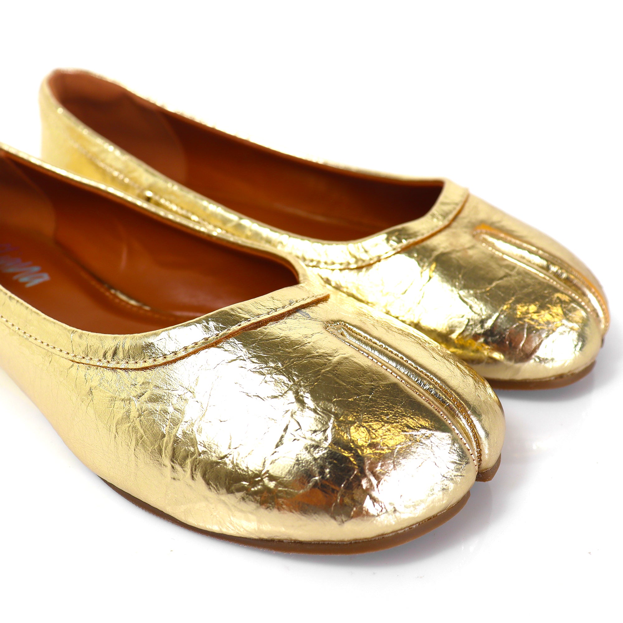 MAHOMES-2 TABI CAMEL SPLIT TOE FLAT GOLD
