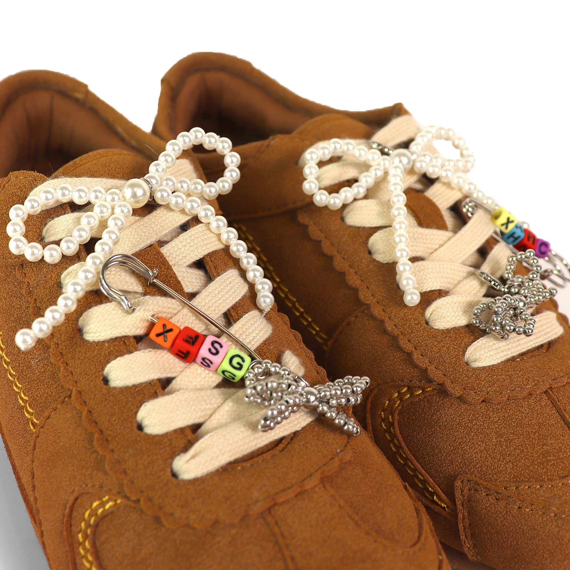 RIVEN-1 EMBELLISHED BOW KNOT CHARM BUNDLE W/ SNEAKER CAMEL