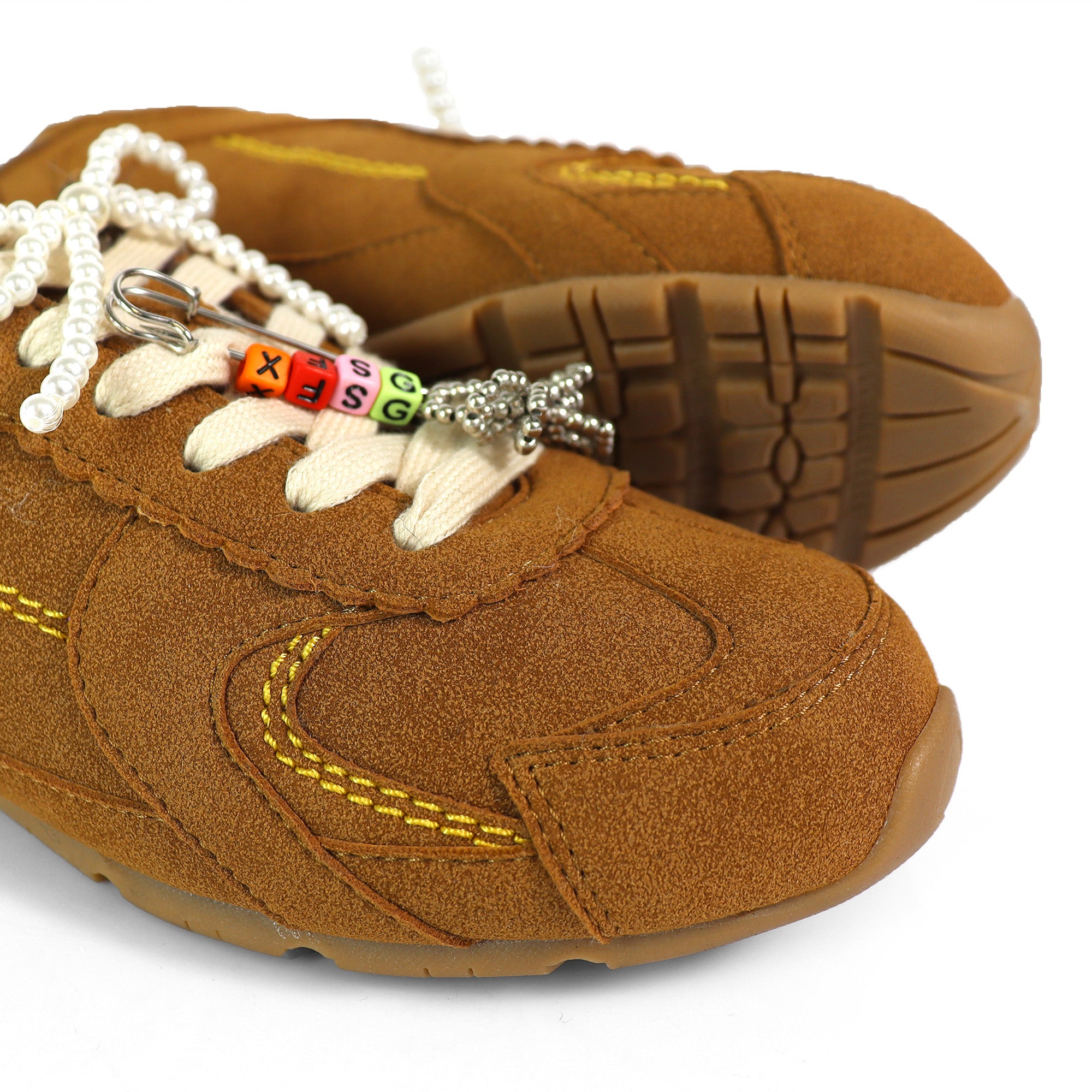 RIVEN-1 EMBELLISHED BOW KNOT CHARM BUNDLE W/ SNEAKER CAMEL