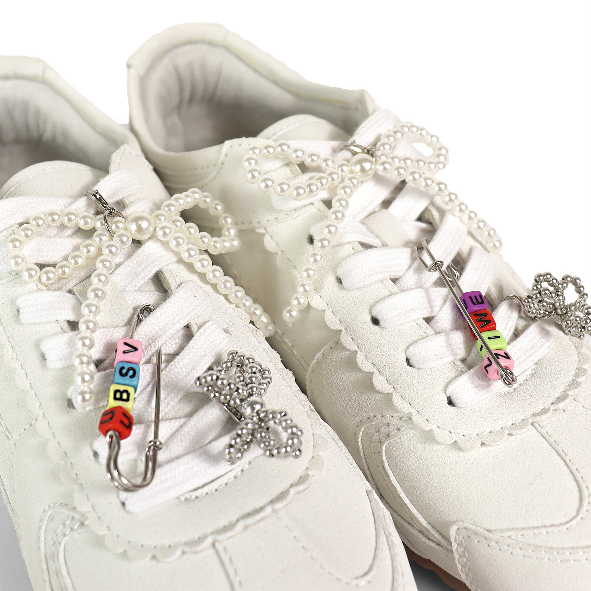RIVEN-1 EMBELLISHED BOW KNOT CHARM BUNDLE W/ SNEAKER WHITE