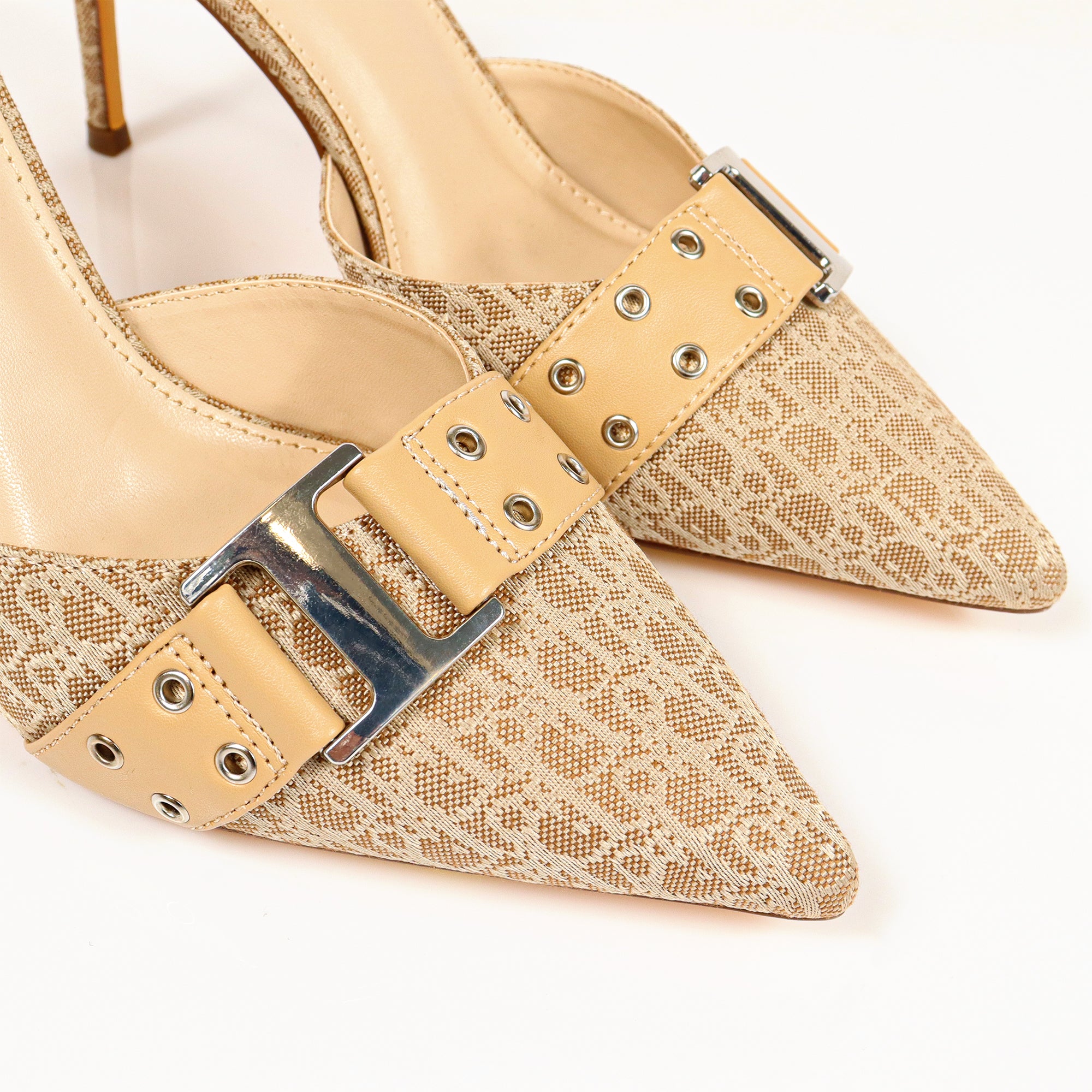 SILLA-22 POINTED TOE MID HEEL PUMP W/BELT BUCKLE BEIGE
