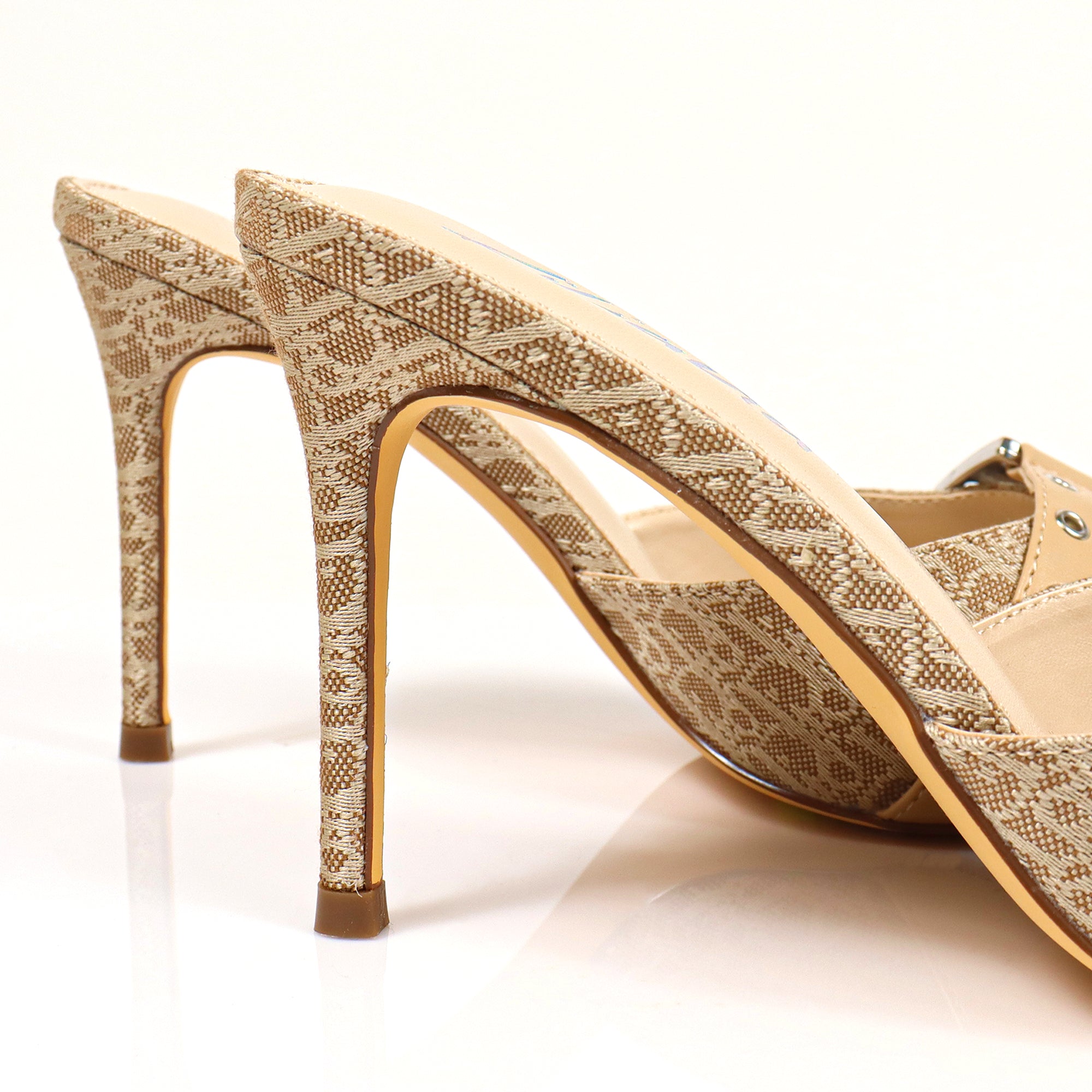 SILLA-22 POINTED TOE MID HEEL PUMP W/BELT BUCKLE BEIGE