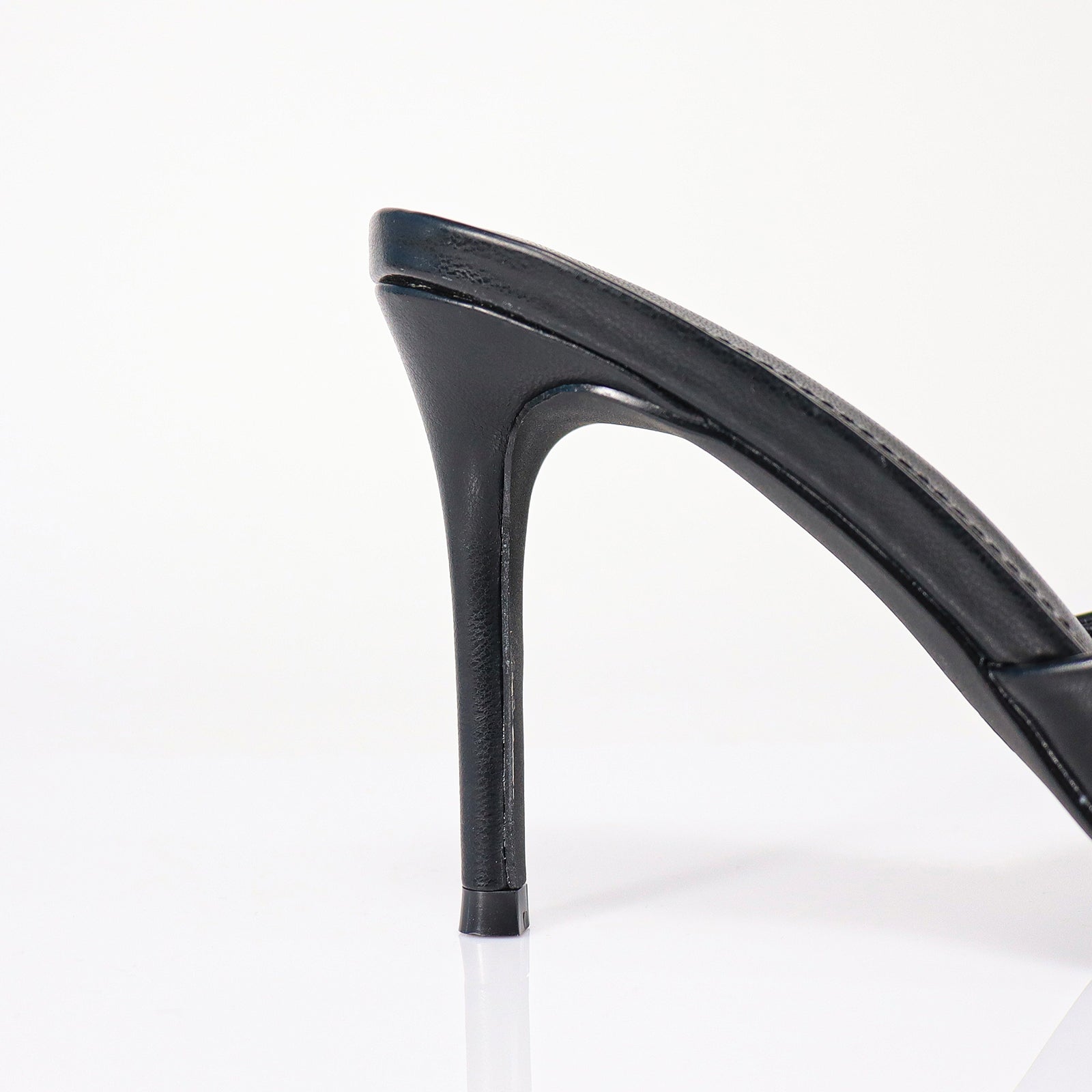 SILLA-9 POINTED TOE MID HEEL PUMP WITH BUCKLE-BLACK