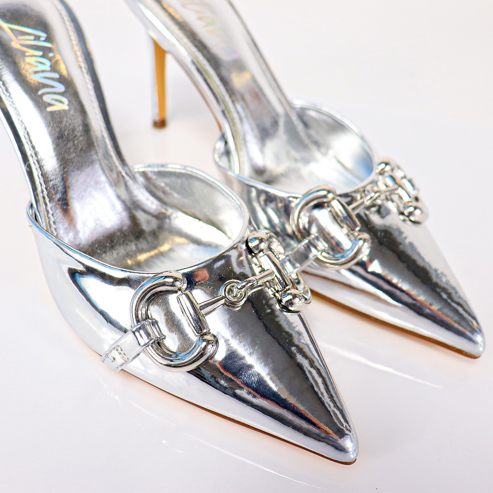 SILLA-9 POINTED TOE MID HEEL PUMP WITH BUCKLE-SILVER